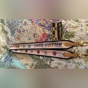 100% authentic Louis Vuitton web cross body strap.